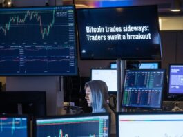 Bitcoin Trades Sideways: Traders Await a Breakout